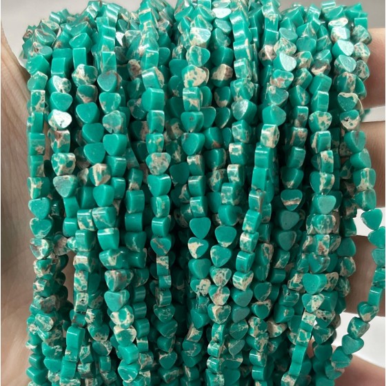No_676_Synthetic Green Serpentine Flat Heart_4mm_(Sold Per Strand)